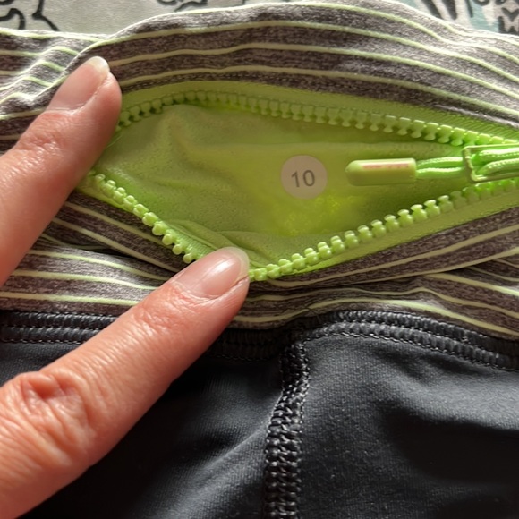 Lululemon Crops Sz 10 - Picture 3 of 3